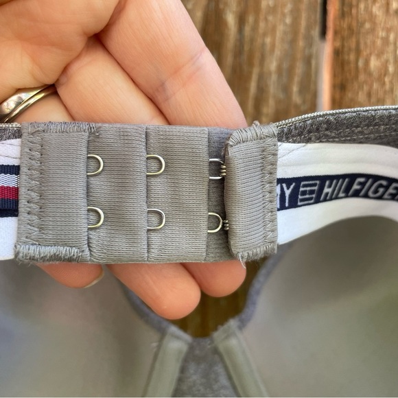 TOMMY HILFIGER Women’s Gray Push Up T Shirt Underwire Bra Size 36C - Picture 7 of 10